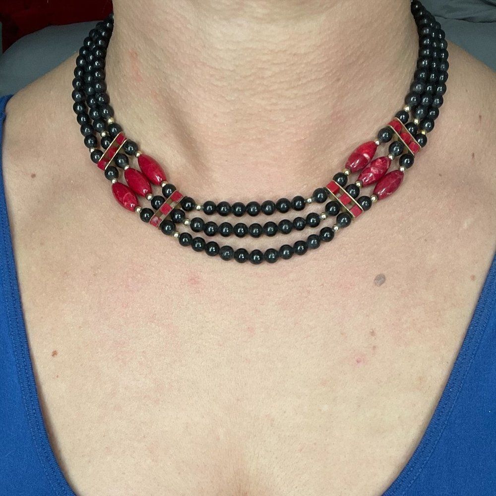 Vintage 3 strand necklace in choker length, real agate and onyx with gold, EUC